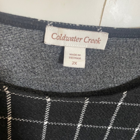 Bundle (2) Coldwater Creek Women's Textured Tunics in Blue and Black - Picture 8 of 11